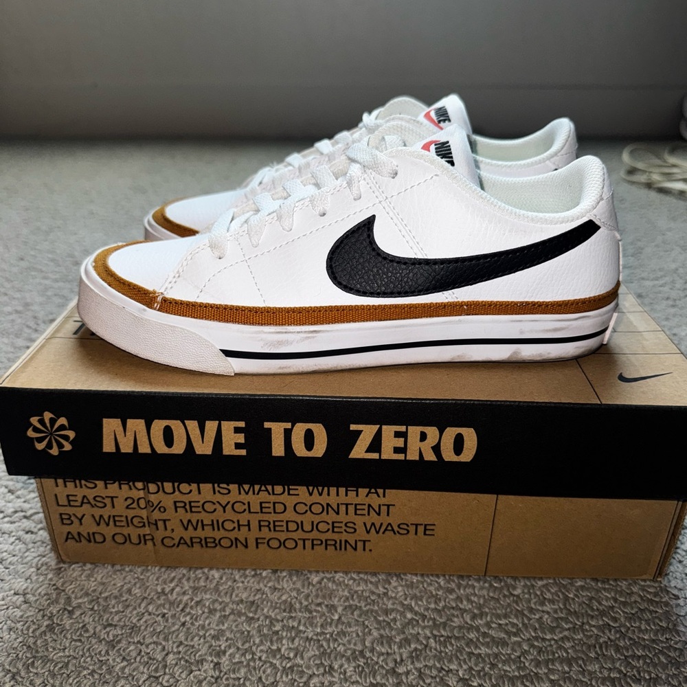 Nike Court Legacy Women’s Shoes